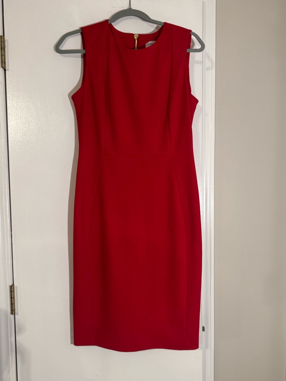 Calvin Klein Sleek Red Sleeveless Sheath Dress festive gold zipper stand out